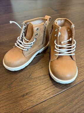 Little & Loved Tan Leather Lace-Up Boots Toddler Size 6 - C39-088